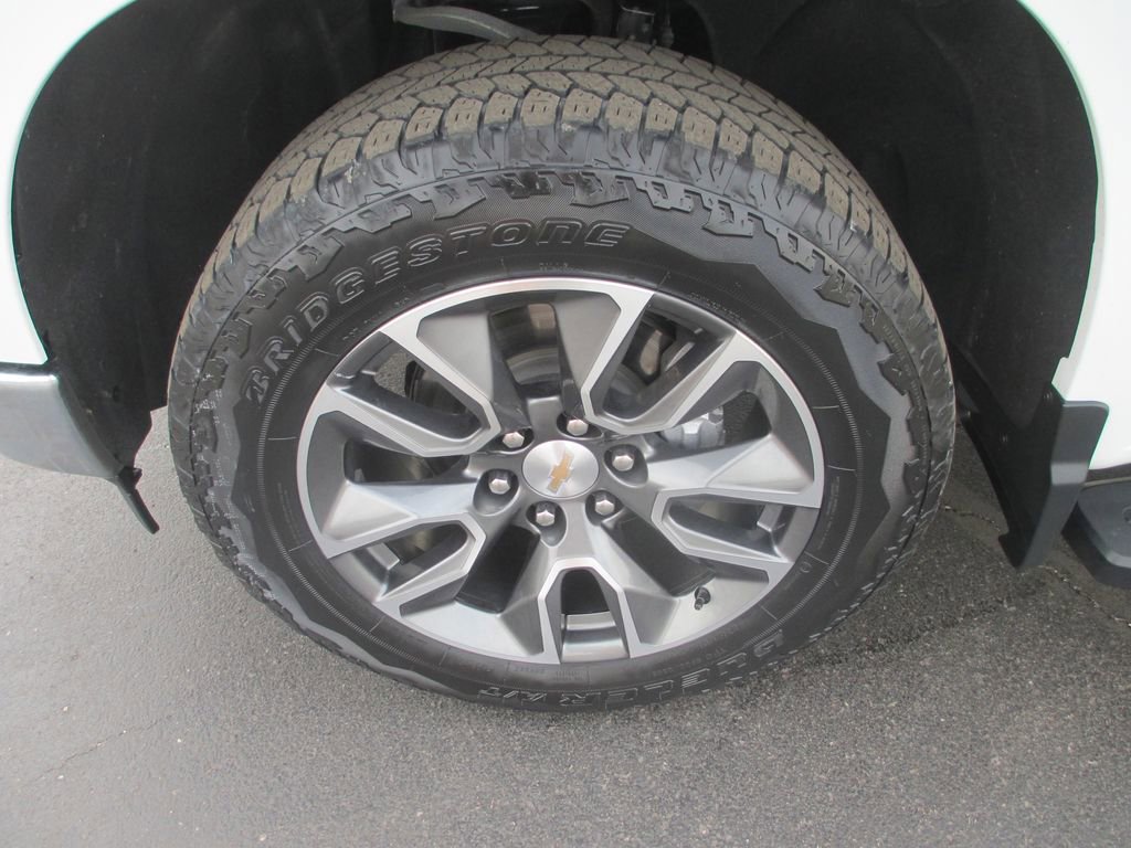 Used 2025 Chevrolet Silverado 1500 LT AWD/4WD image 14