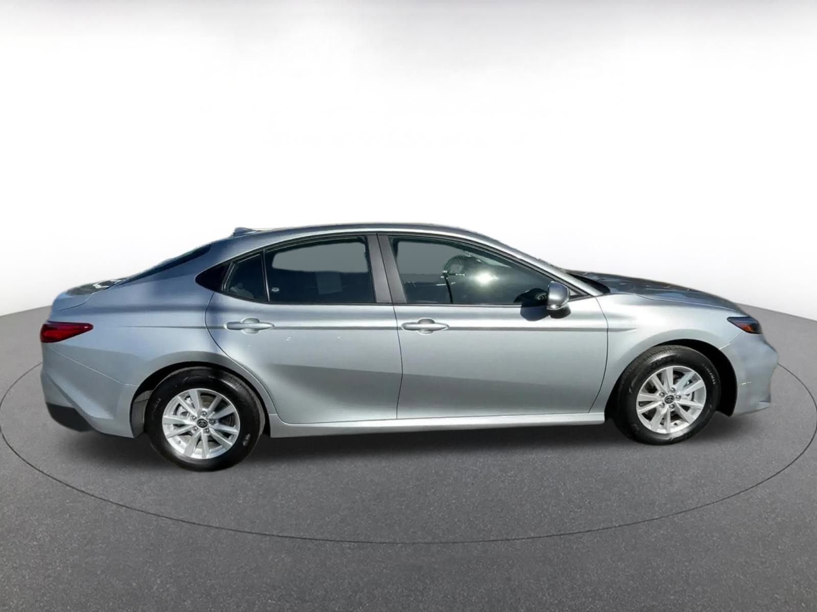 Used 2025 Toyota Camry LE image 16