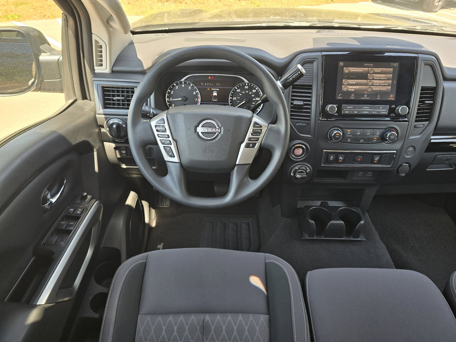 Used 2024 Nissan Titan SV image 14