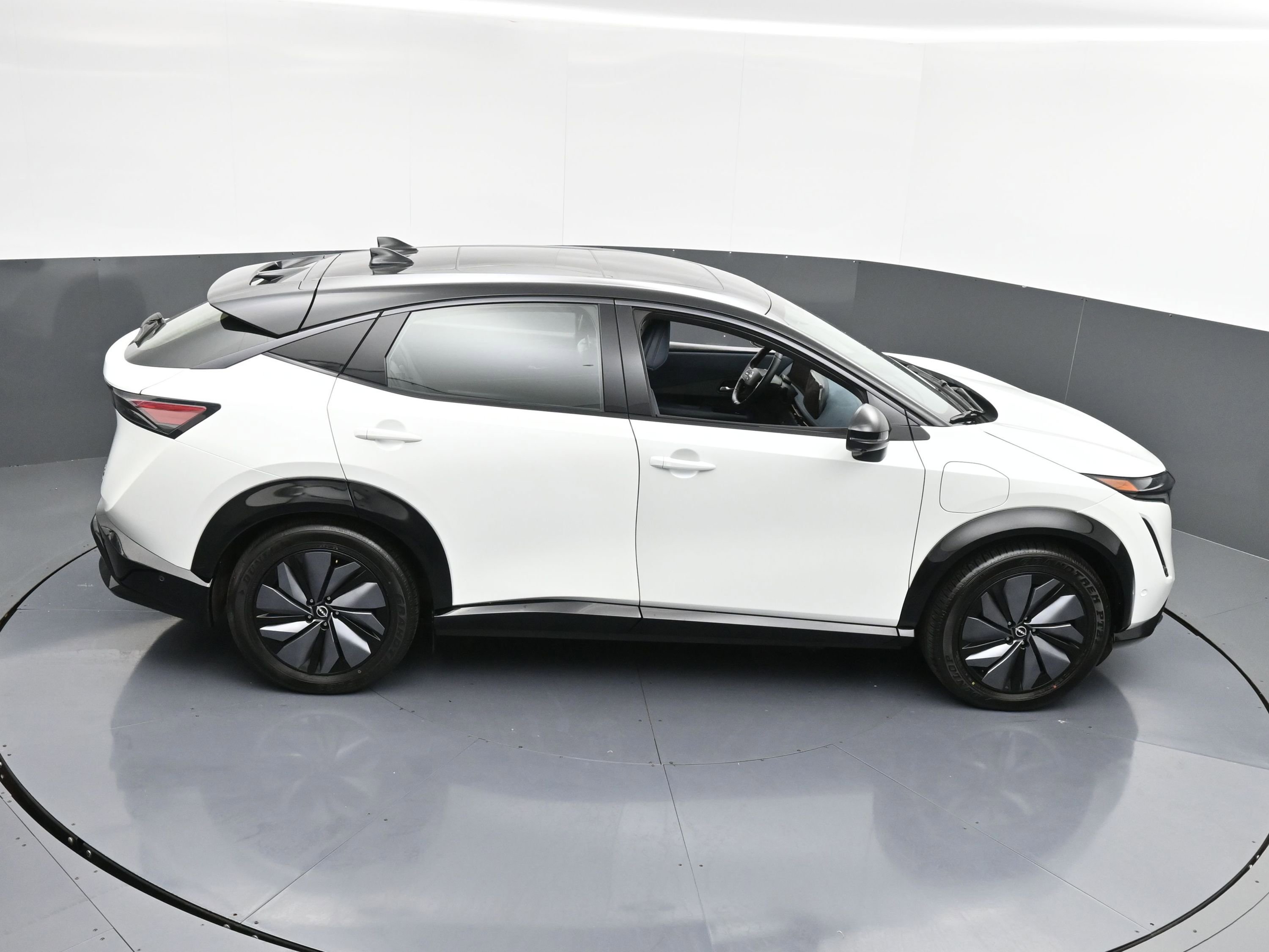 Used 2023 Nissan Ariya image 37