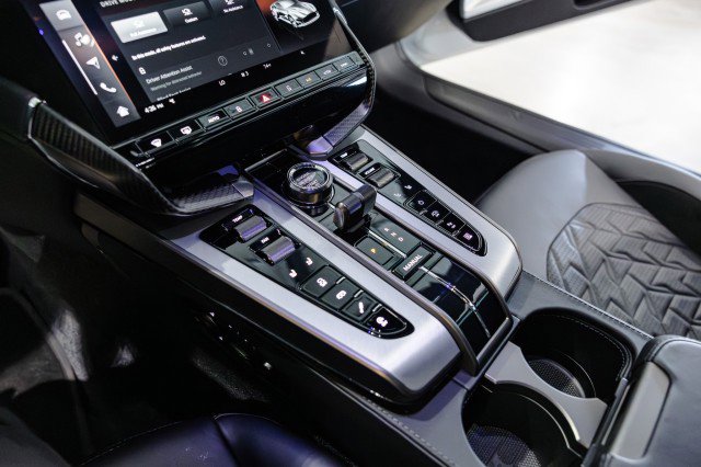 Used 2025 Aston Martin Vanquish RWD image 45