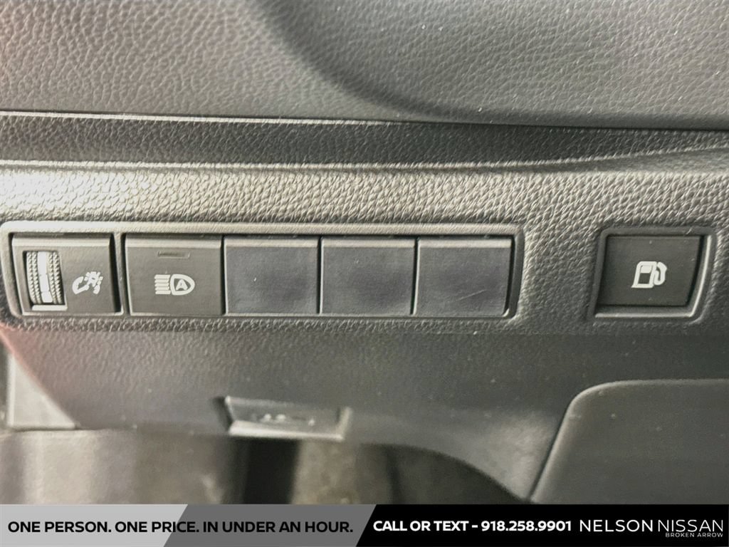 Used 2021 Toyota Corolla LE FWD image 10