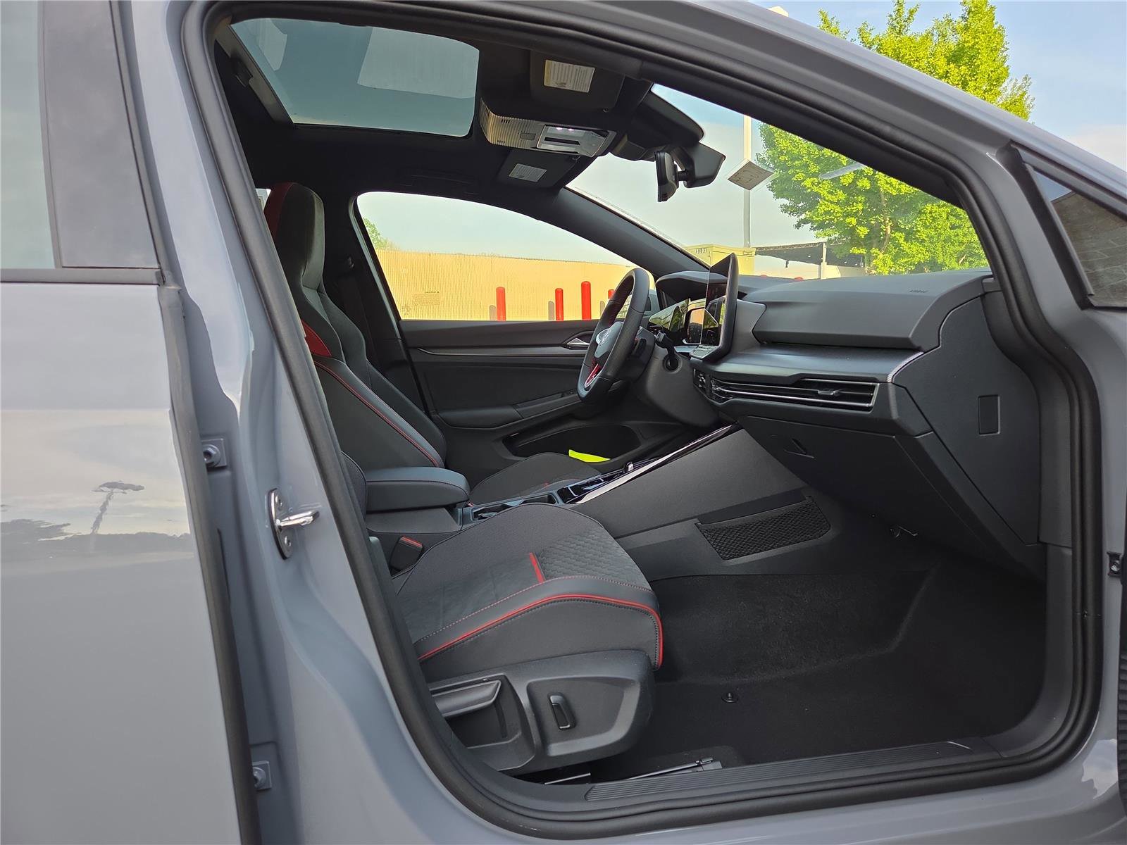 New 2026 Volkswagen GTI SE FWD image 24
