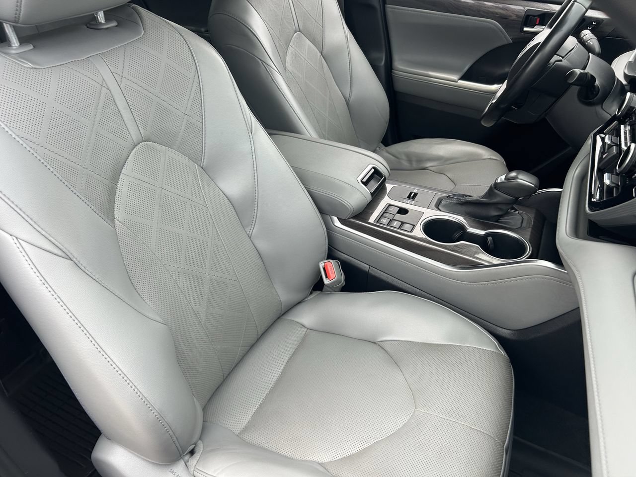 Used 2023 Toyota Highlander Platinum FWD image 11