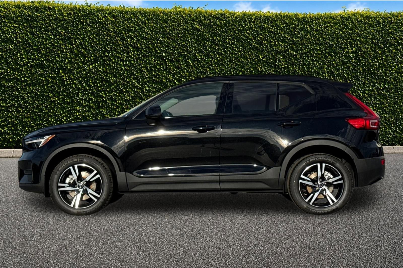 New 2026 Volvo XC40 B4 Core w/ Protection Package Premier FWD image 3