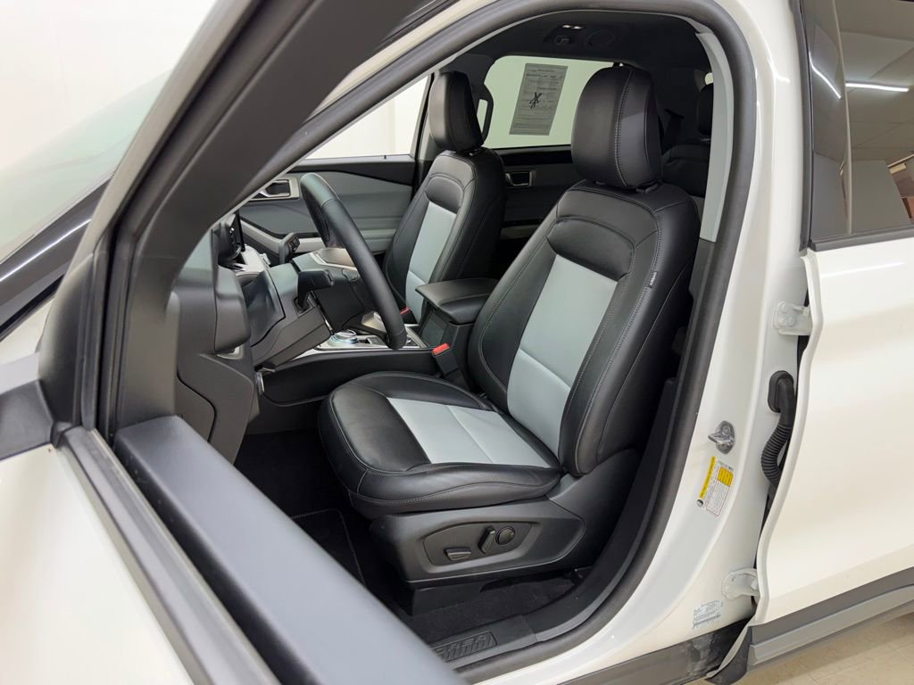 Used 2024 Ford Explorer XLT w/ Equipment Group 202A image 23