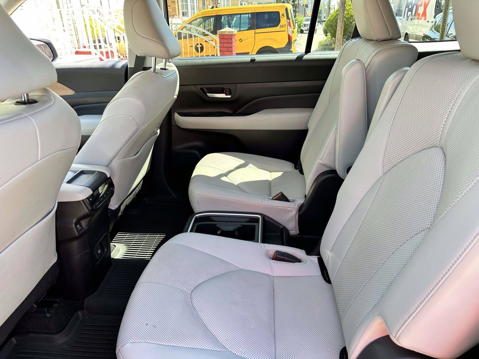 Certified 2024 Toyota Grand Highlander AWD image 16