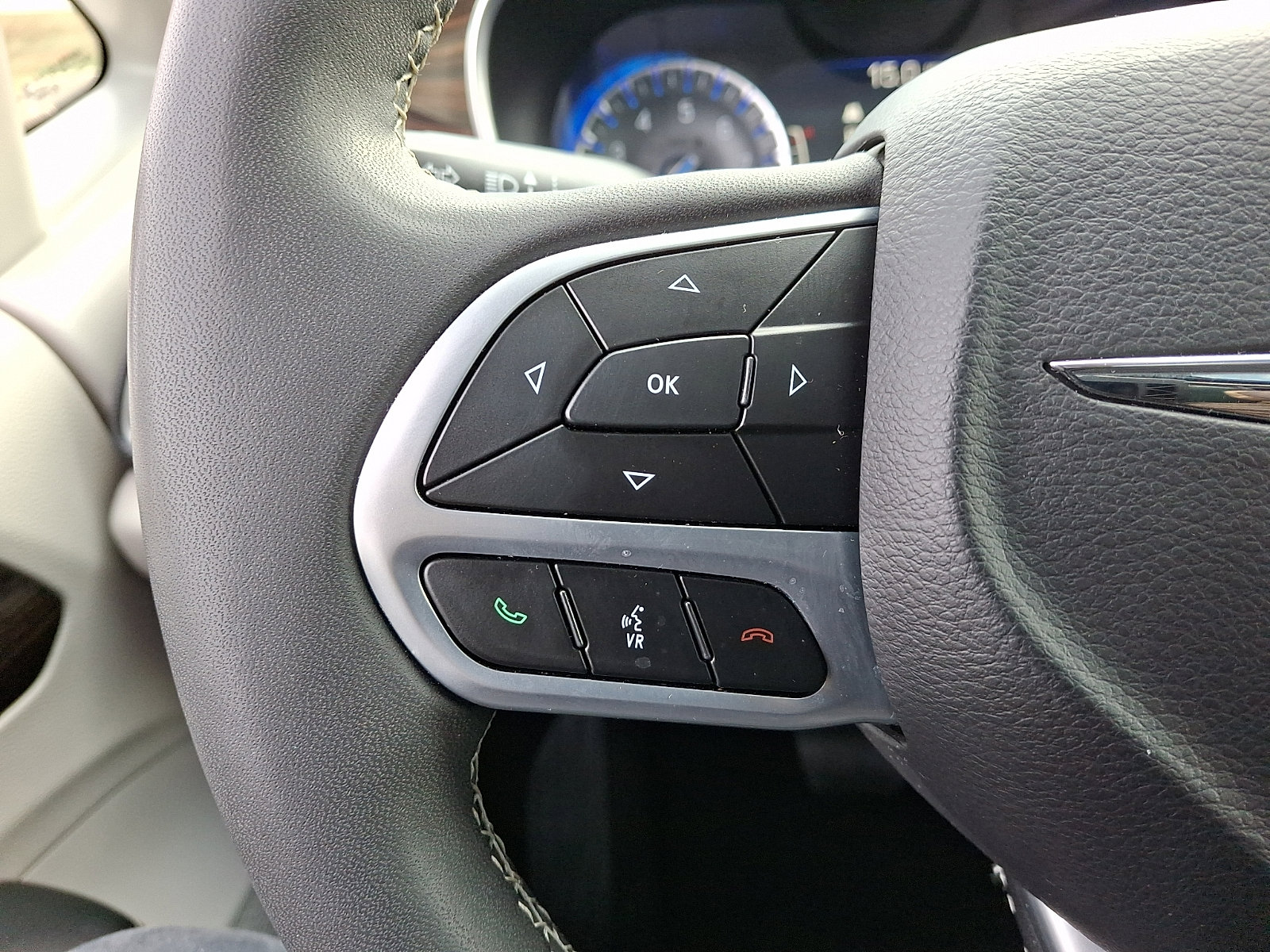 Used 2023 Chrysler Pacifica Limited image 23