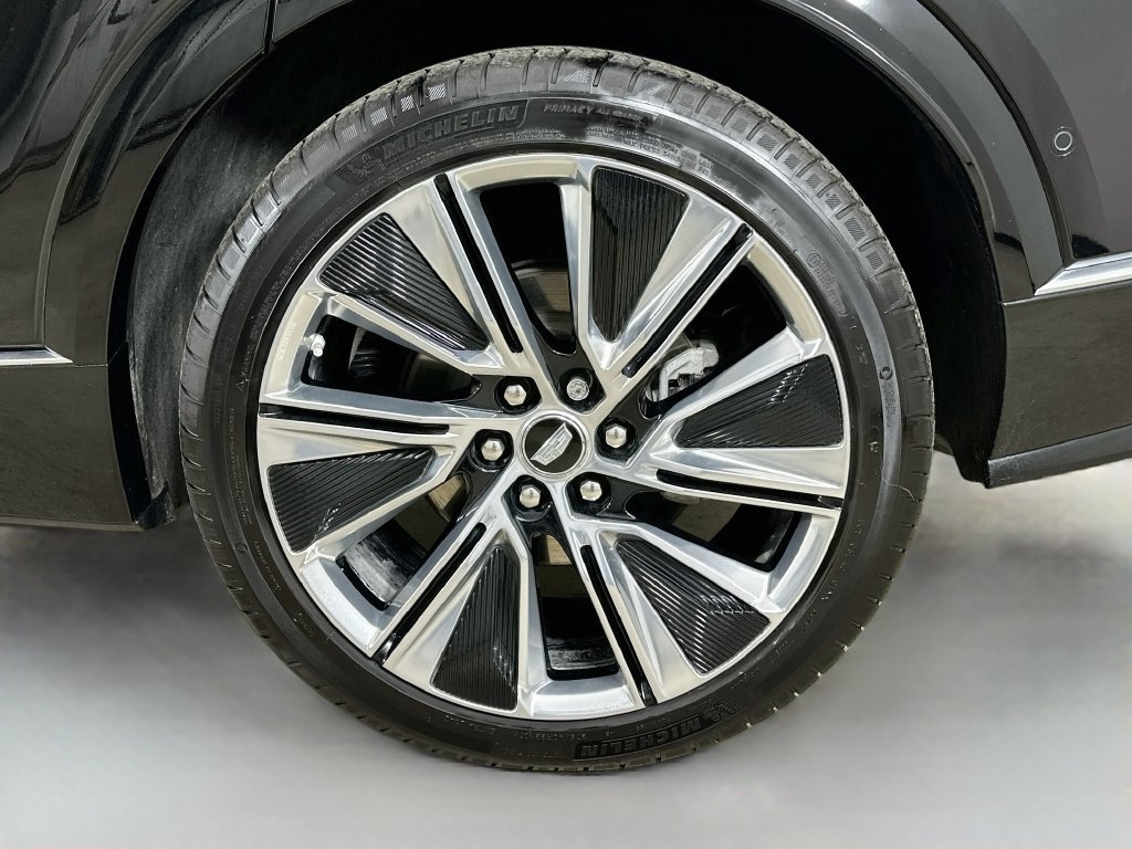 Certified 2026 Cadillac Lyriq Signature Luxury w/ Nappa Leather Package AWD/4WD image 37