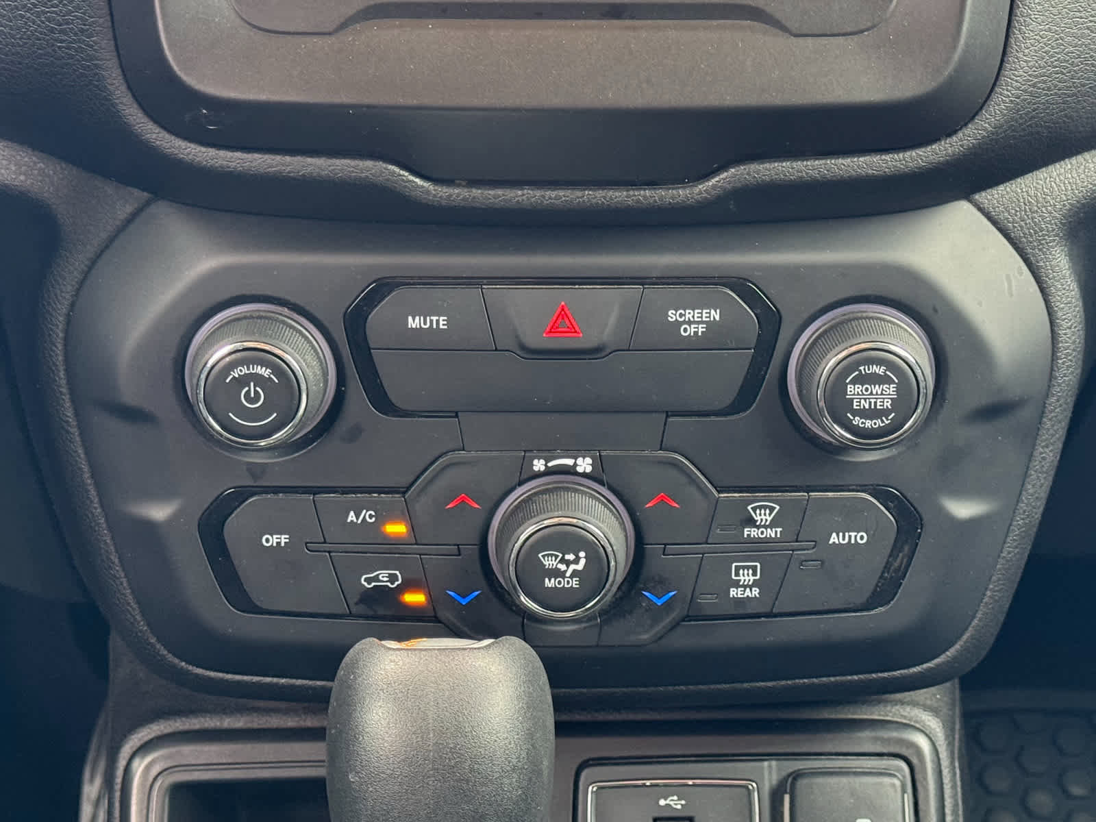 Used 2020 Jeep Renegade Latitude image 16