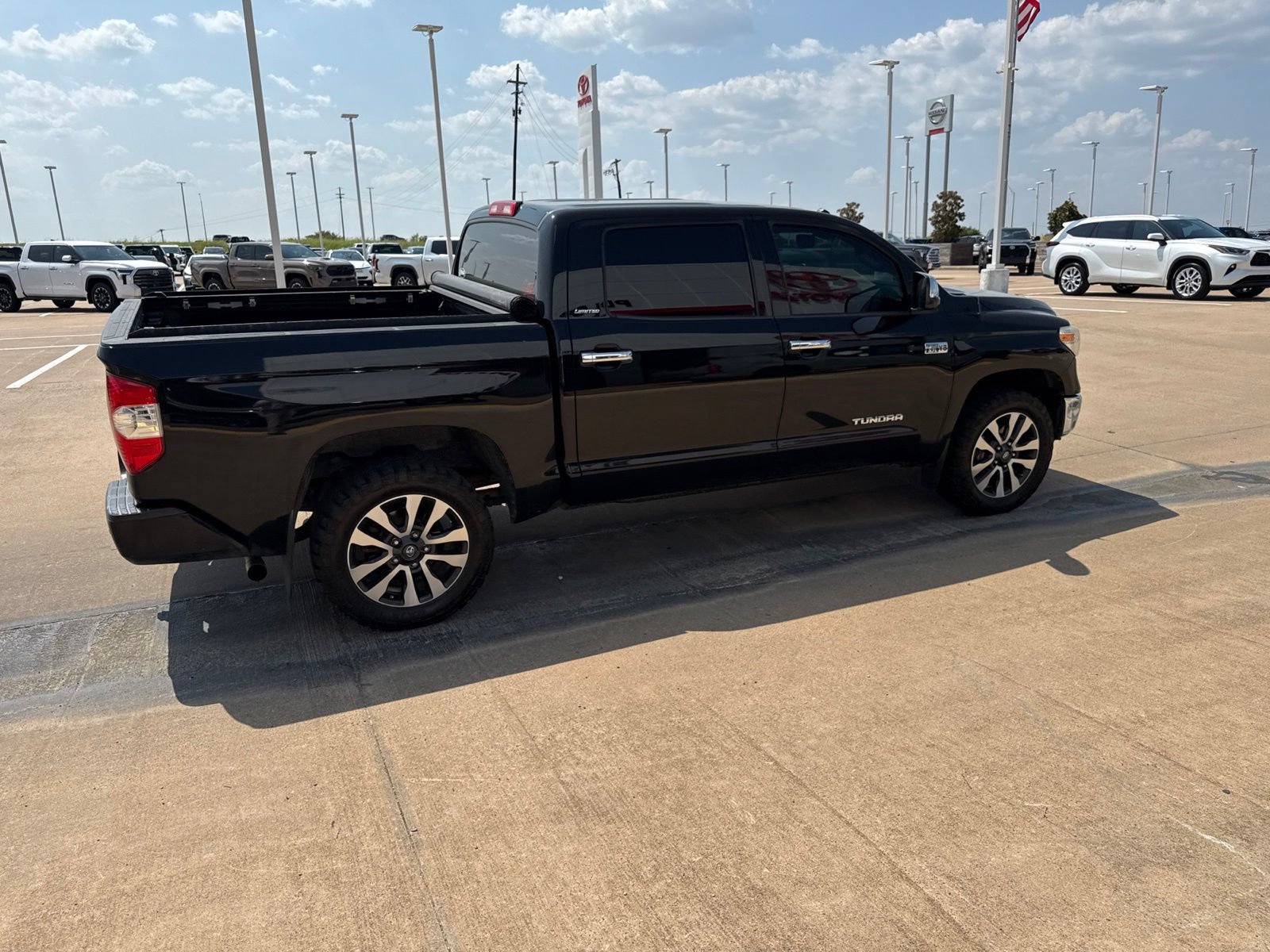 Used 2018 Toyota Tundra Limited w/ Limited Premium Package AWD/4WD image 26