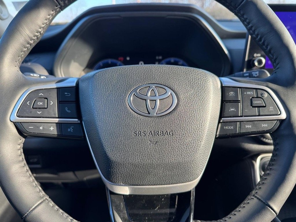 Used 2025 Toyota Grand Highlander AWD image 29