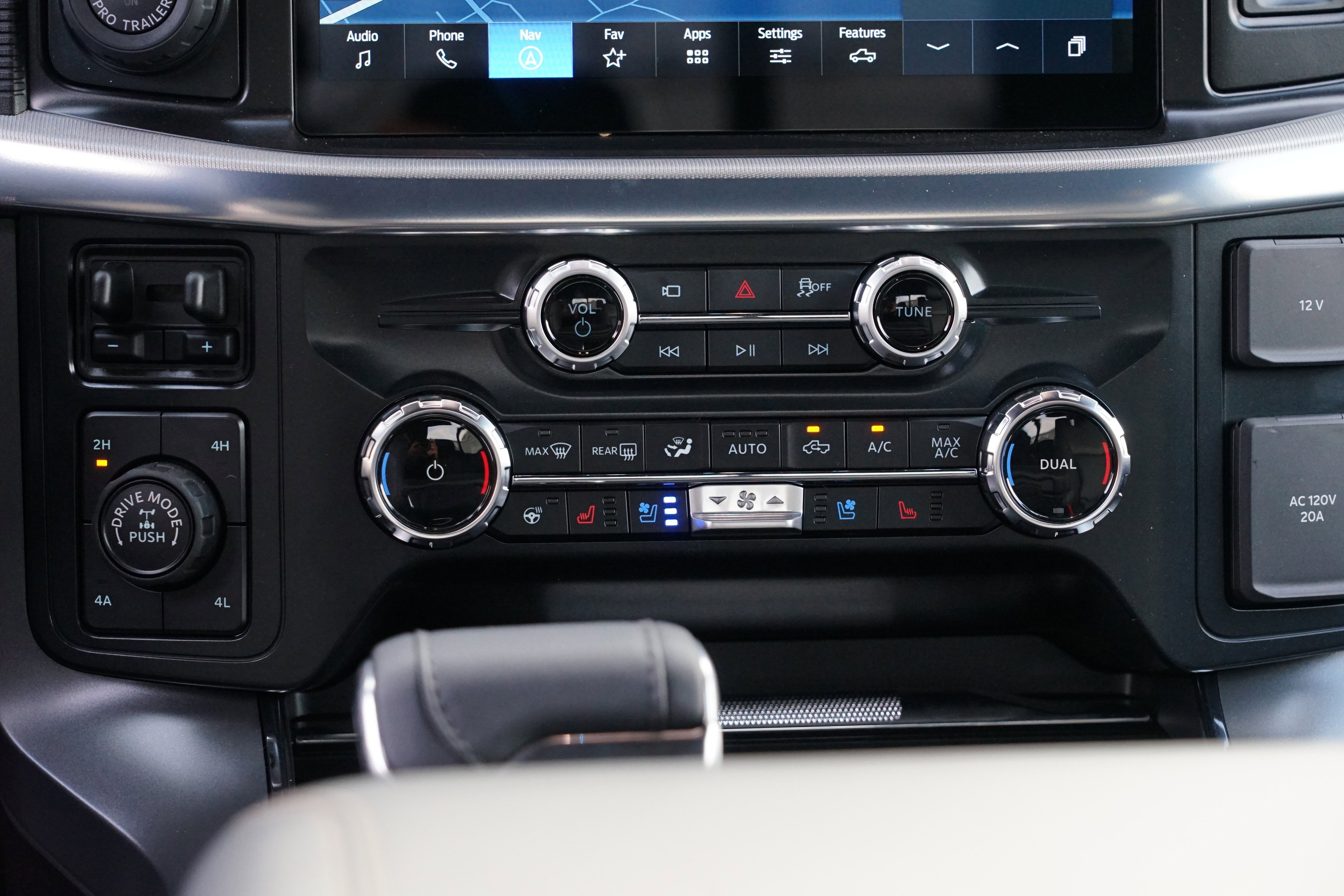 New 2025 Ford F150 Lariat w/ Equipment Group 502A High image 22