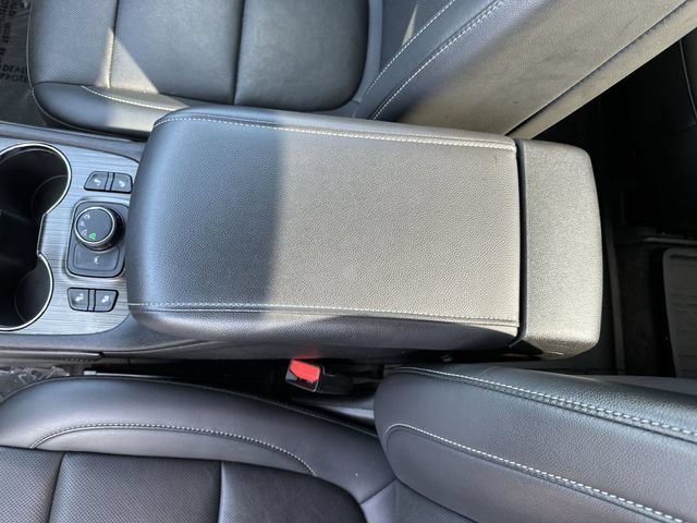 Used 2023 GMC Acadia SLT AWD/4WD image 25