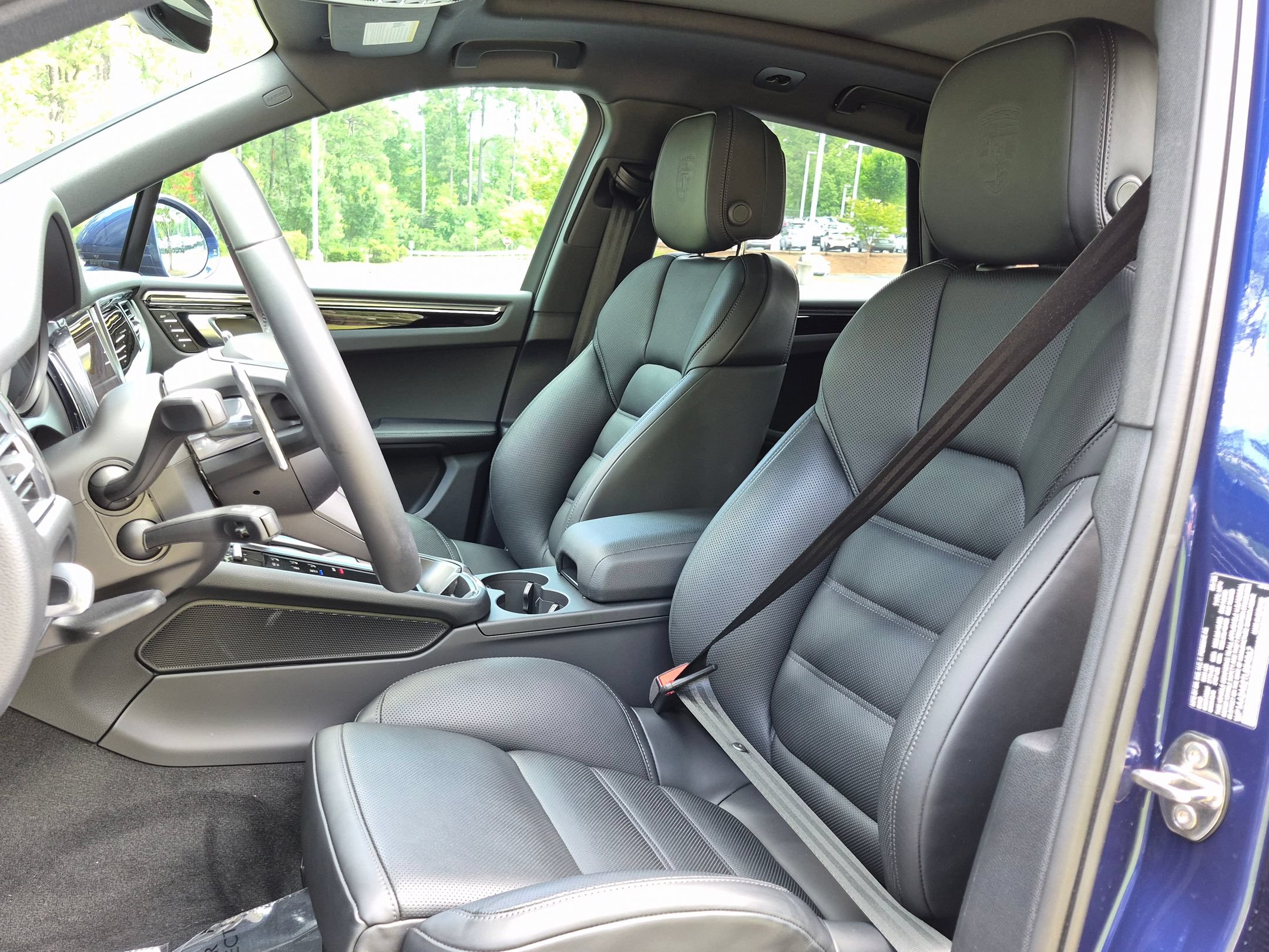 Certified 2026 Porsche Macan AWD/4WD image 5