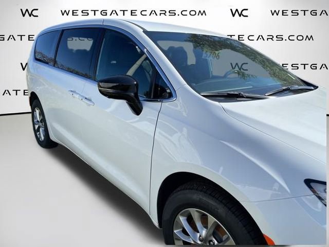 New 2026 Chrysler Pacifica Select image 19