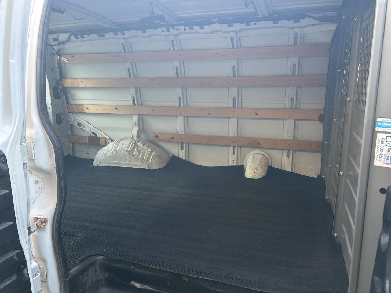 Used 2015 GMC Savana 2500 RWD image 15