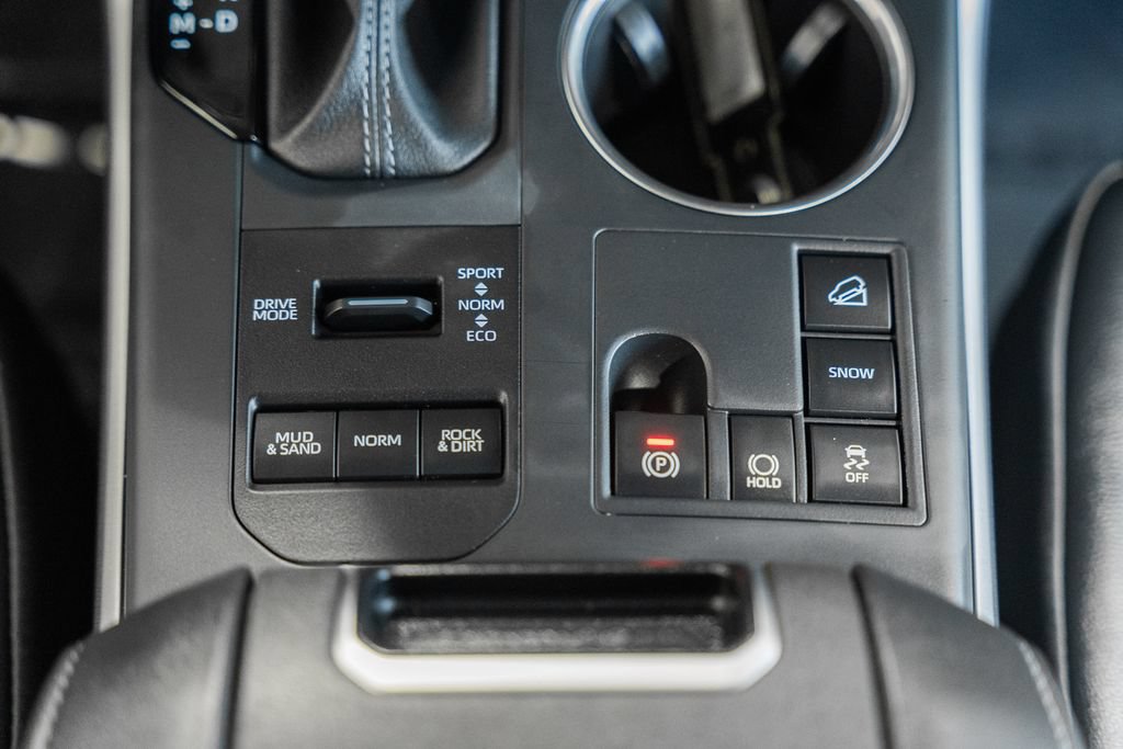 Used 2025 Toyota Highlander XLE AWD/4WD image 25
