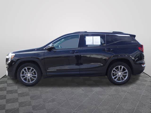 Used 2024 GMC Terrain SLT AWD/4WD image 2