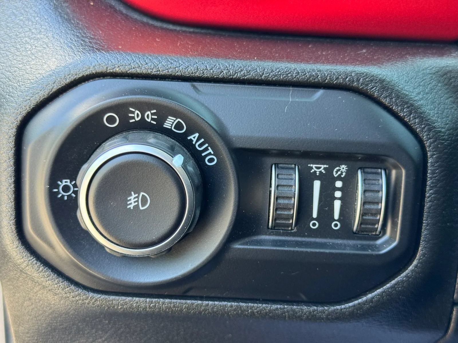 Used 2019 Jeep Wrangler Unlimited Rubicon w/ Cold Weather Group AWD/4WD image 28