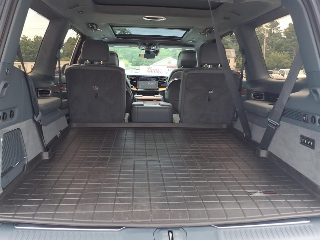 Used 2024 Jeep Grand Wagoneer Series III AWD/4WD image 13