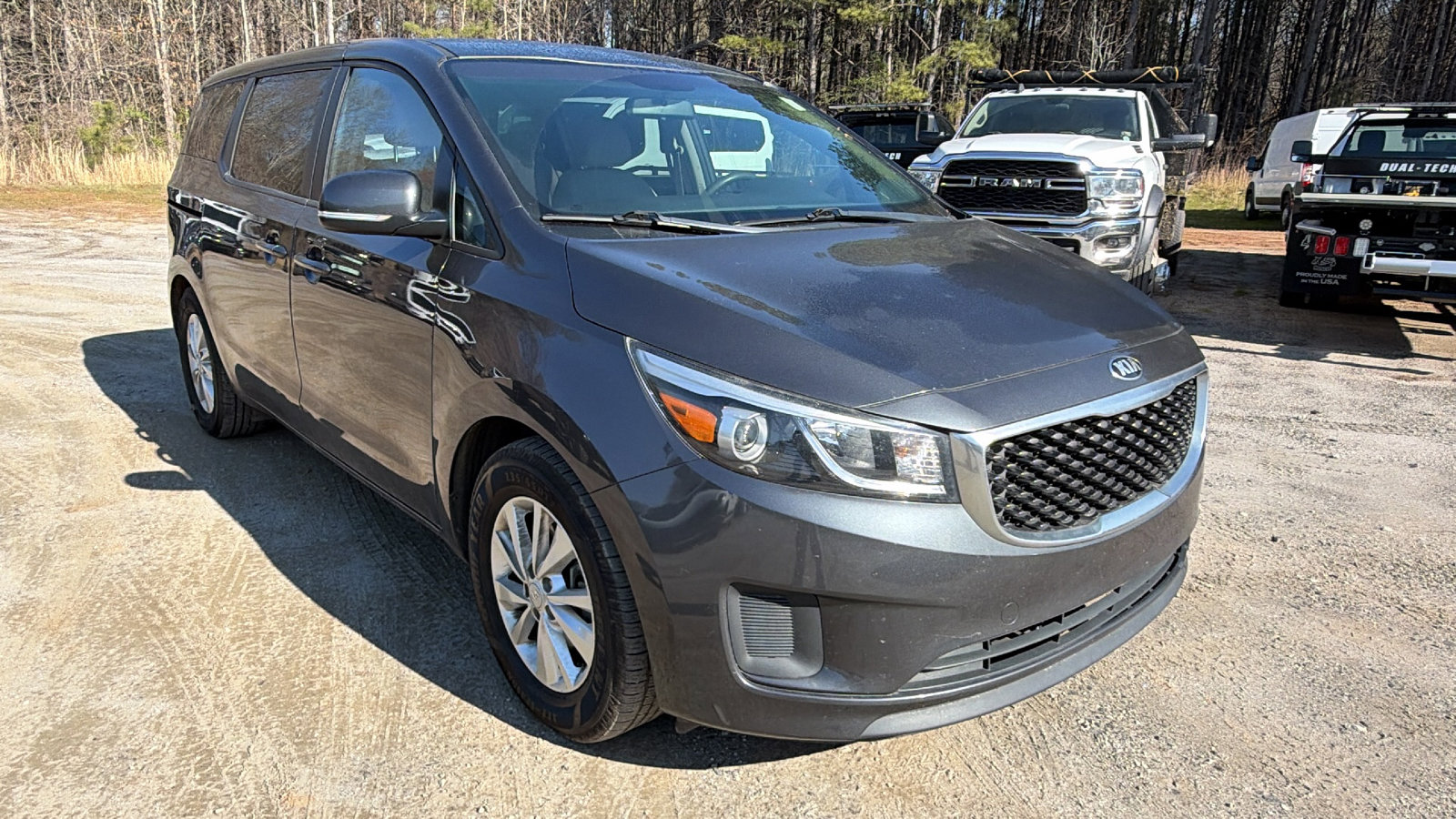Used 2017 Kia Sedona LX image 5