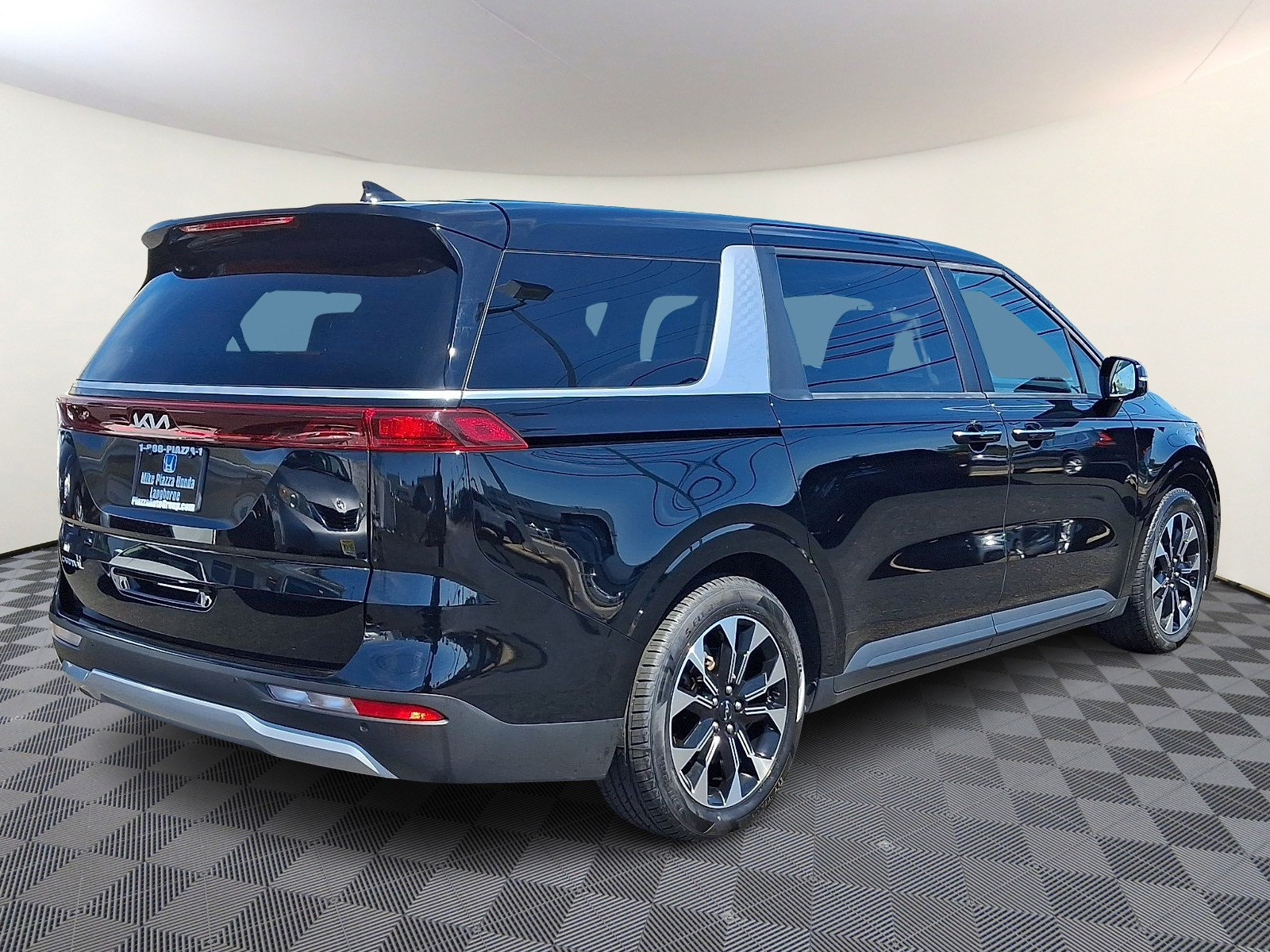 Used 2024 Kia Carnival EX FWD image 7