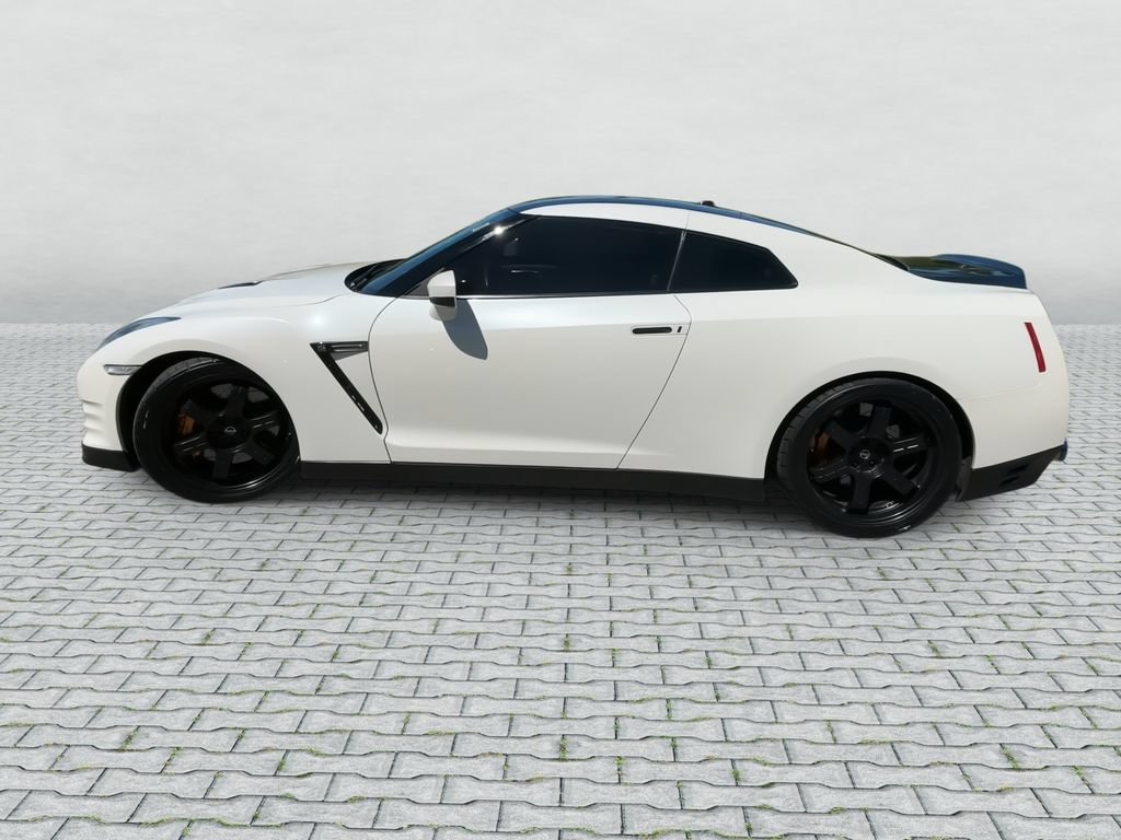 Used 2014 Nissan GT-R Black Edition AWD/4WD image 5