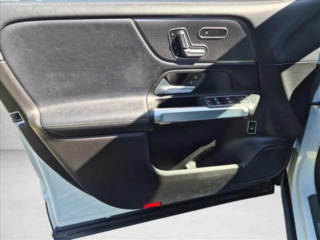 Used 2020 Mercedes-Benz GLB 250 image 27