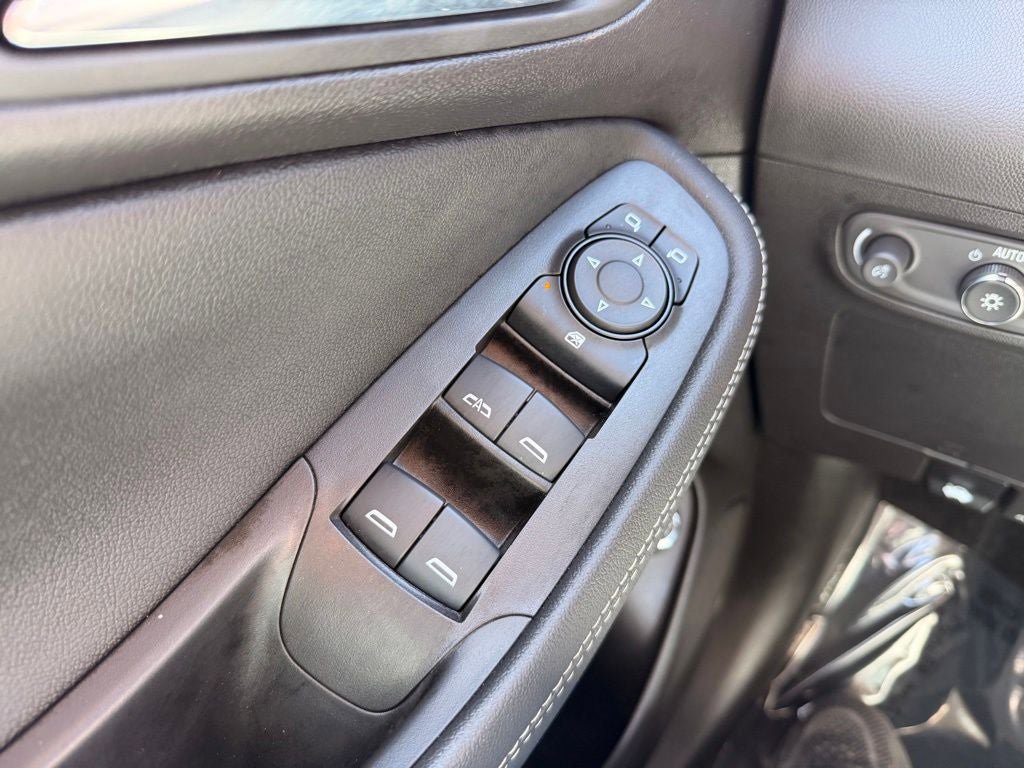 Used 2022 Buick Encore GX Select AWD/4WD image 22