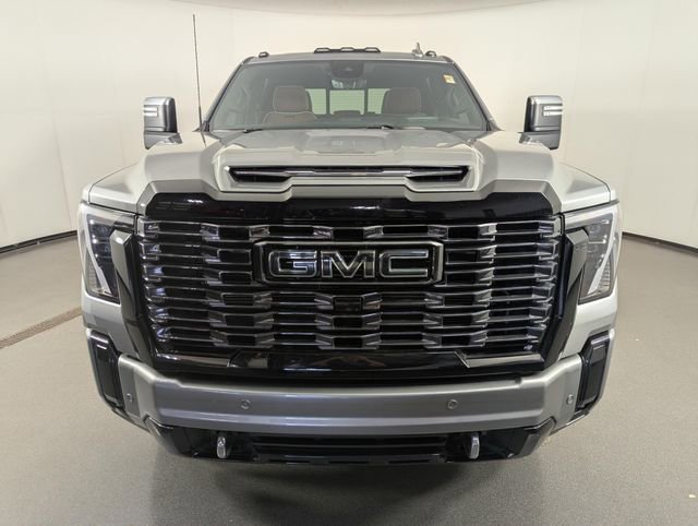 Used 2025 GMC Sierra 3500 Denali Ultimate AWD/4WD image 3