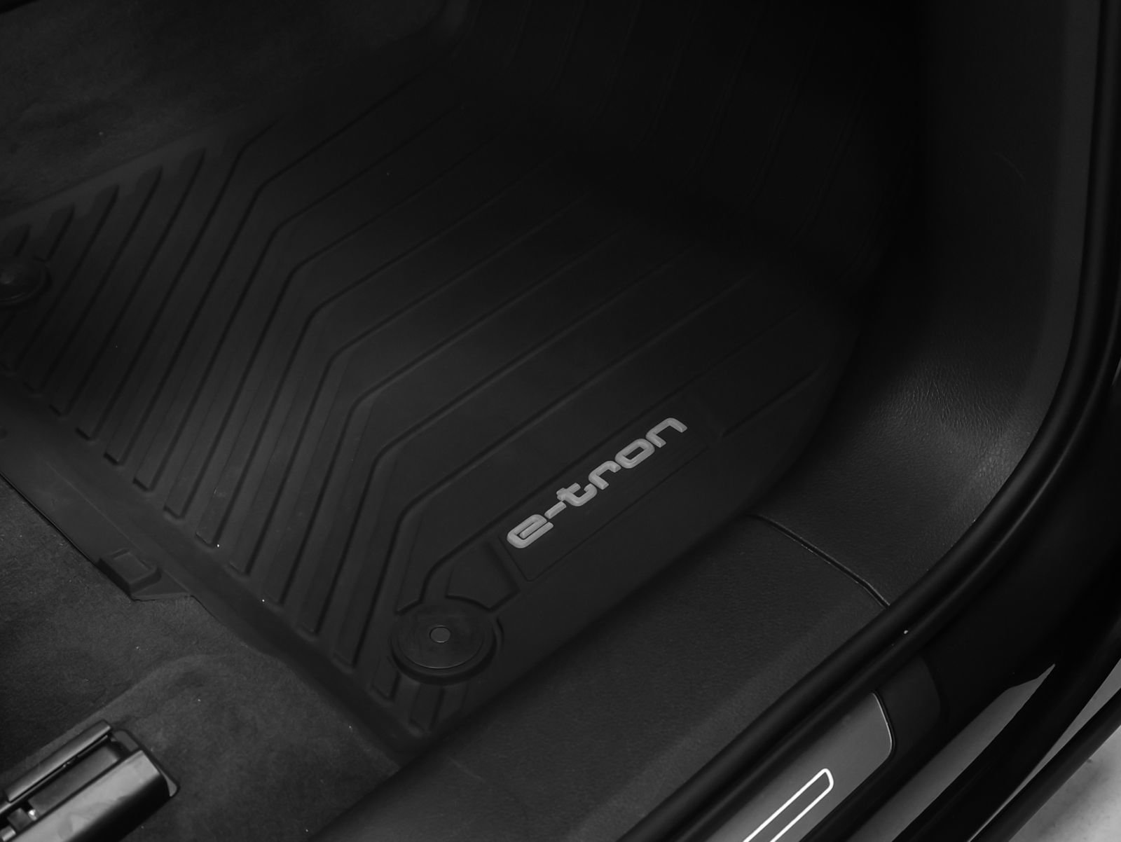 Used 2019 Audi e-tron Prestige AWD/4WD image 23