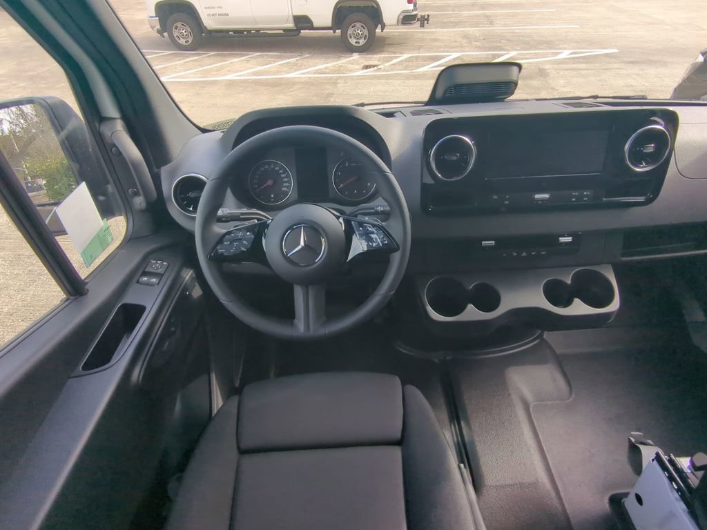 Used 2025 Mercedes-Benz Sprinter 2500 image 3