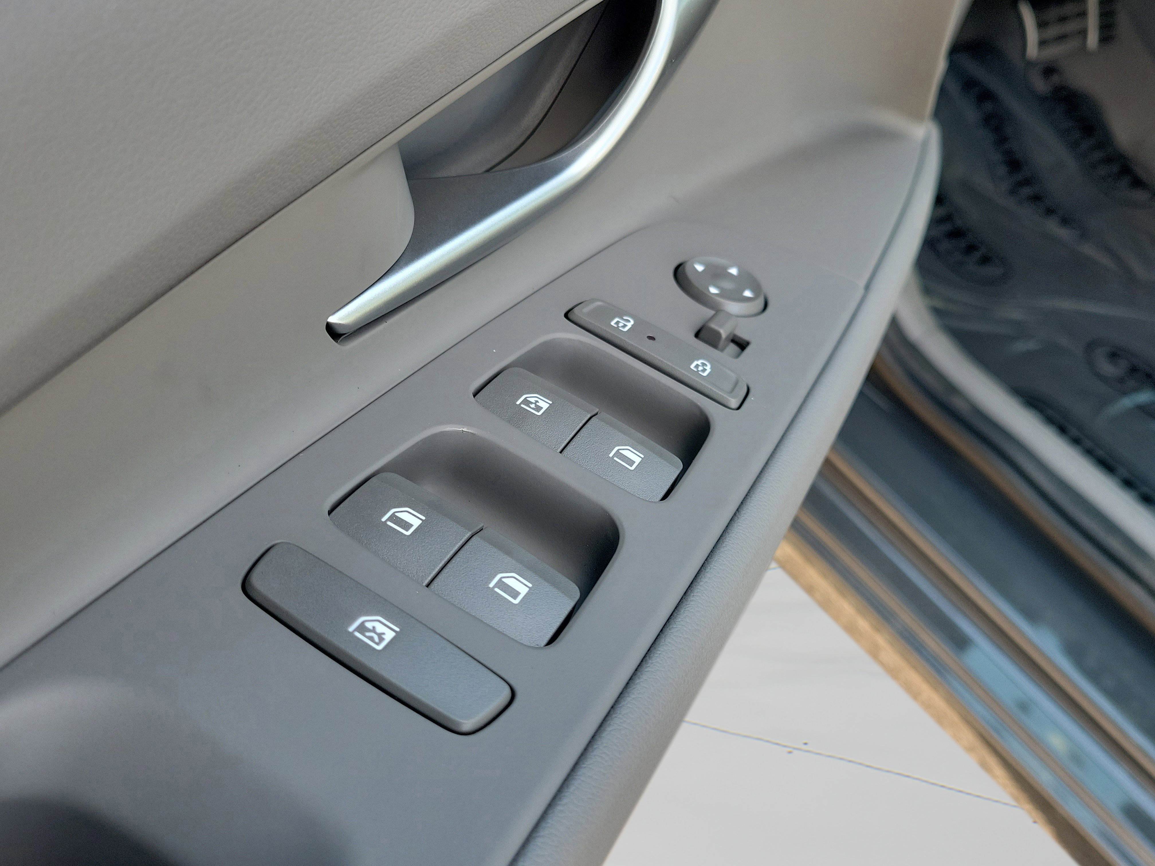 New 2026 Hyundai Elantra SEL Sport image 7