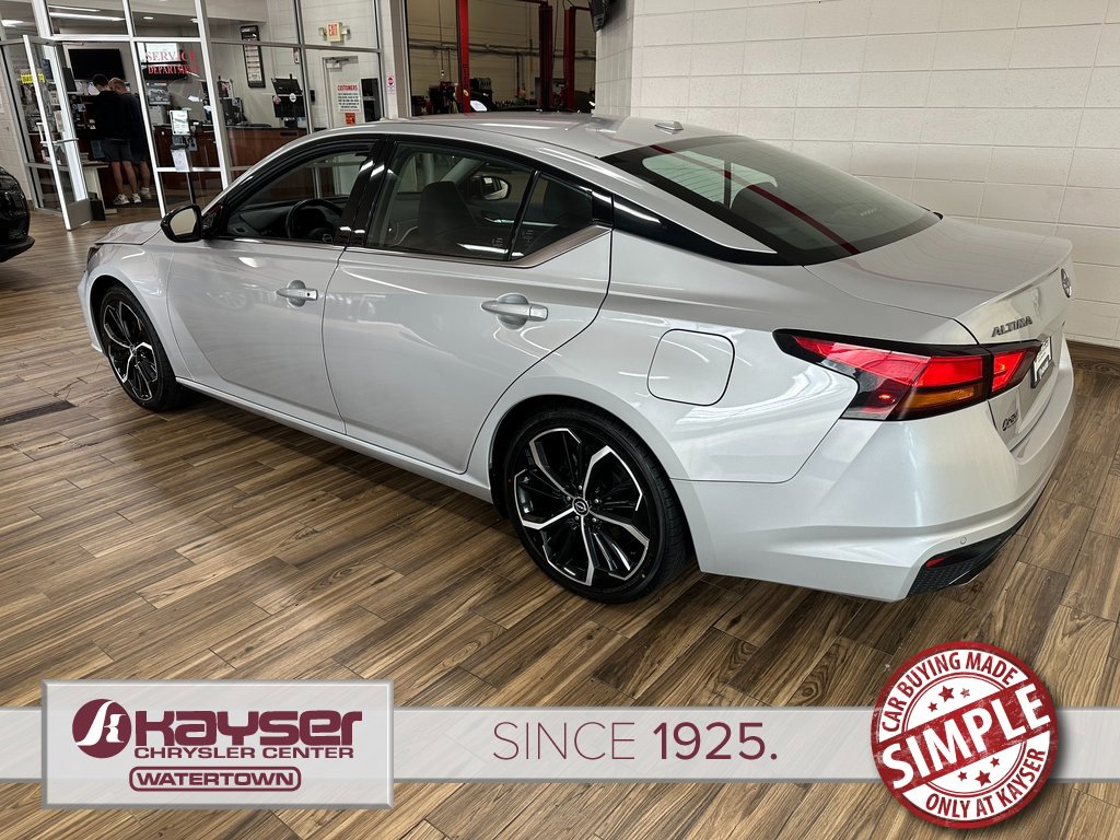 Used 2023 Nissan Altima 2.5 SR image 3