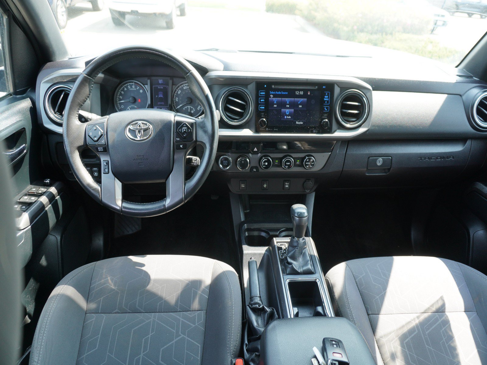 Used 2017 Toyota Tacoma TRD Sport w/ Tow Package (A/T) AWD/4WD image 2