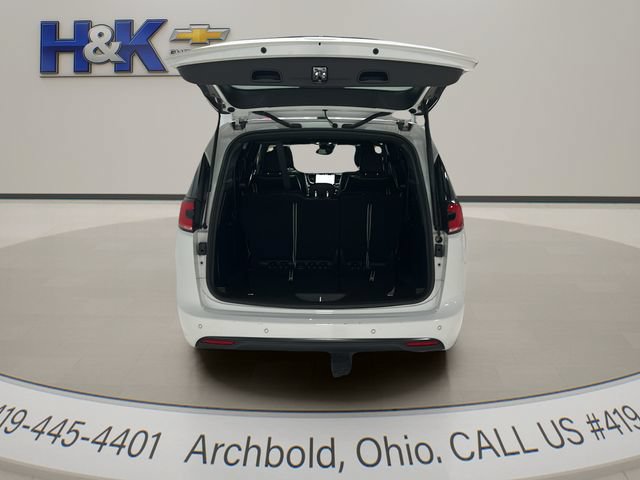 Used 2025 Chrysler Pacifica Limited FWD image 28