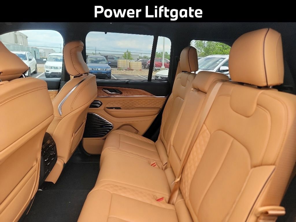 Used 2024 Jeep Grand Cherokee Summit AWD/4WD image 11
