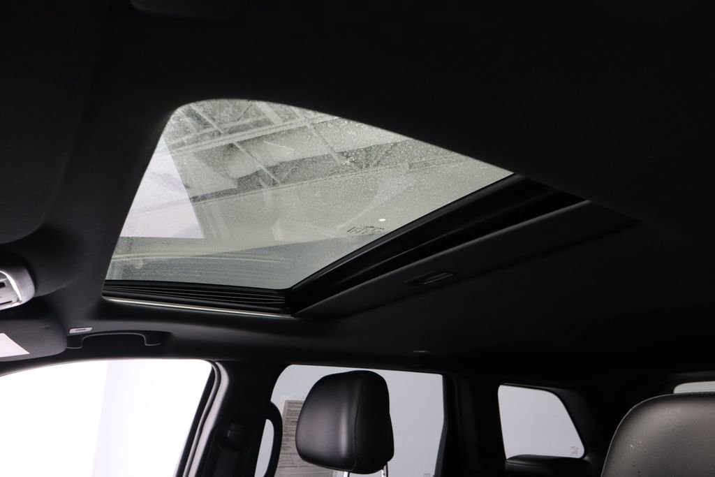 Used 2017 Jeep Grand Cherokee Limited image 36