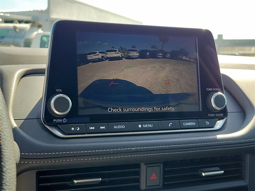 Used 2024 Nissan Rogue SV image 28