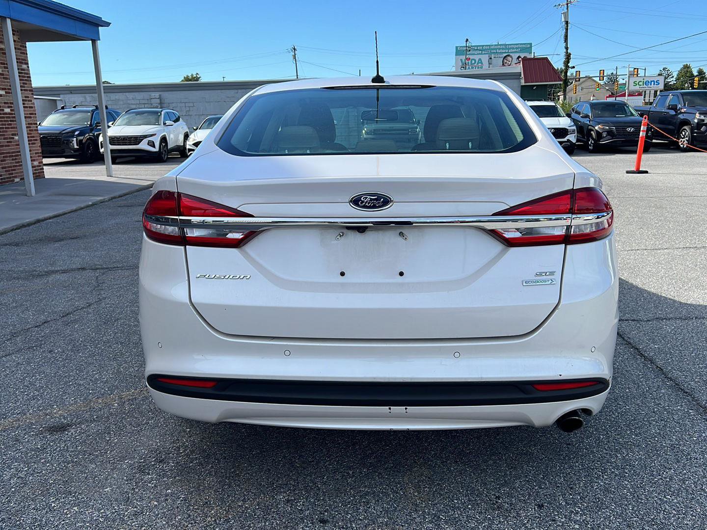 Used 2018 Ford Fusion SE w/ Fusion SE Technology Package FWD image 4