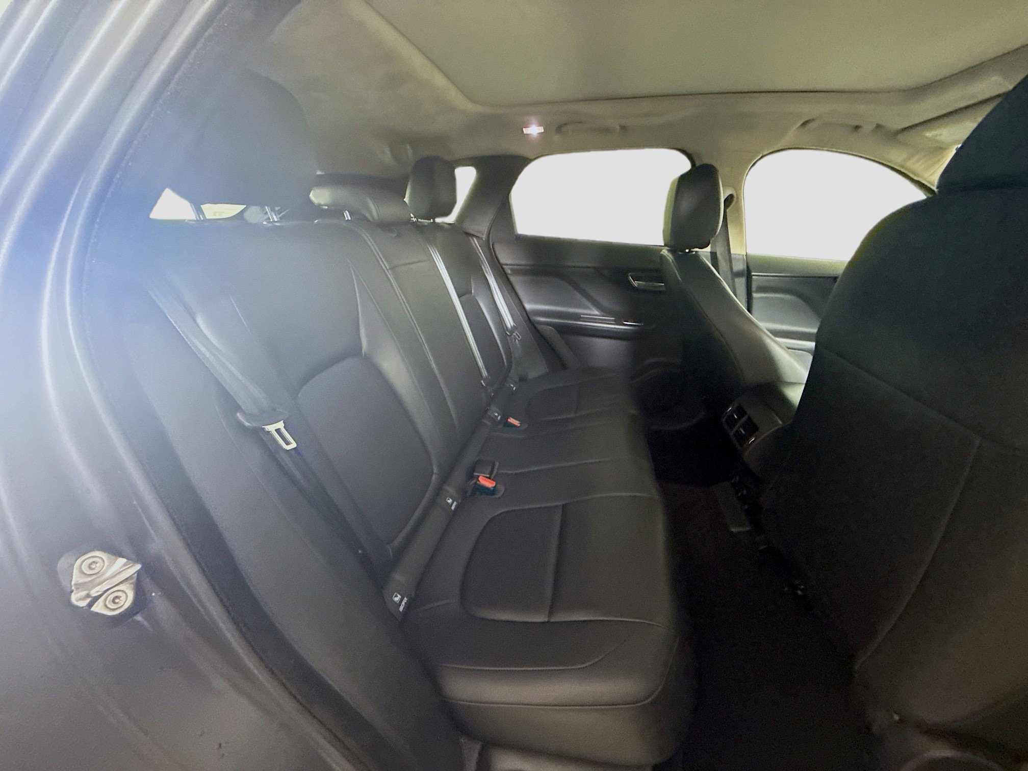 Used 2020 Jaguar F-PACE Premium image 27