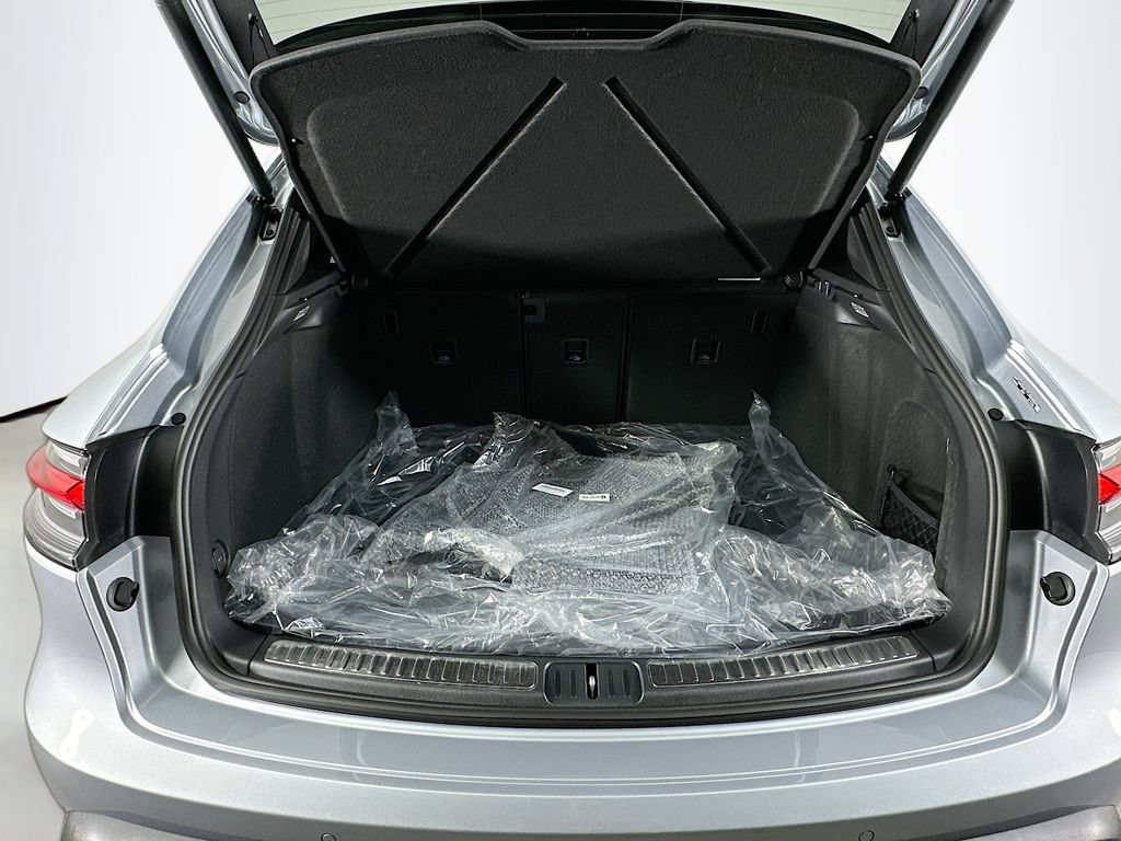 Certified 2026 Porsche Macan AWD/4WD image 28