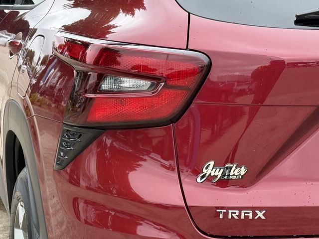 Used 2025 Chevrolet Trax LT FWD image 7