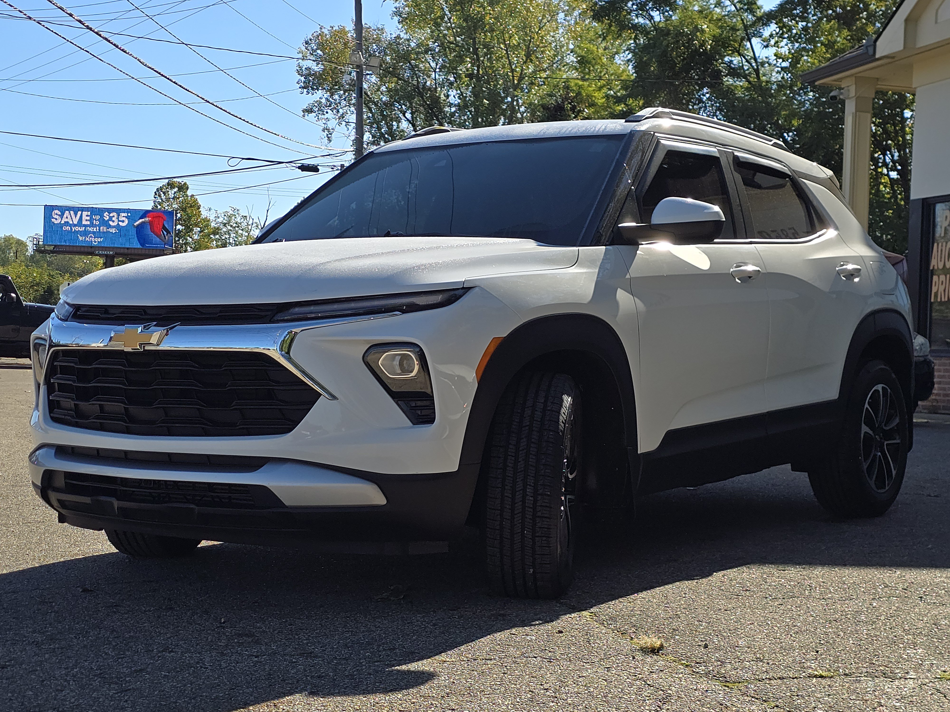 Used 2024 Chevrolet TrailBlazer LT w/ LT Cold Weather Package FWD image 3