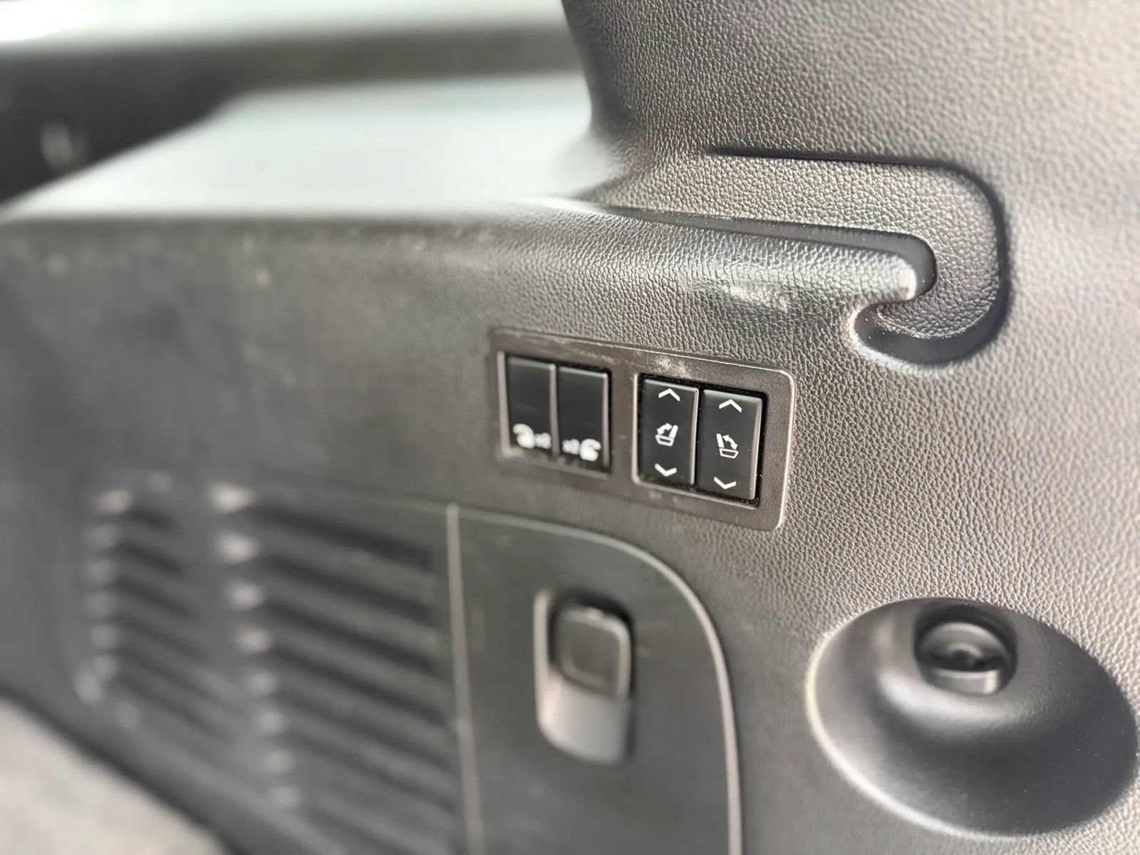 Used 2019 Chevrolet Suburban LT RWD image 8
