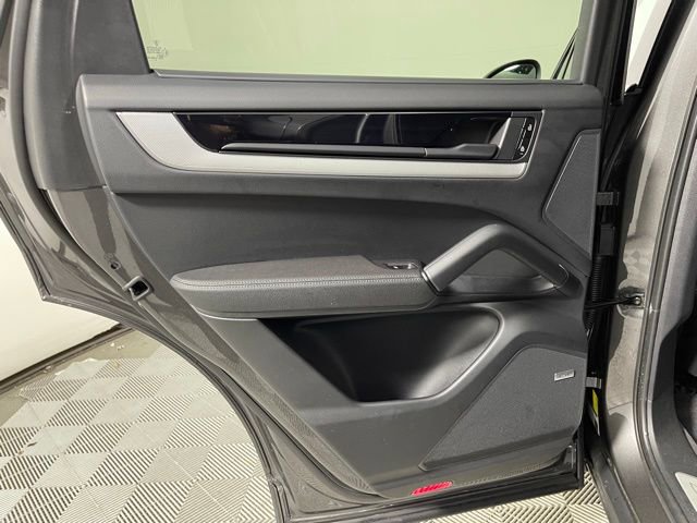 Used 2025 Porsche Cayenne E-Hybrid Coupe image 32