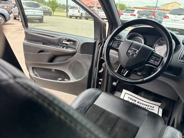 Used 2016 Dodge Grand Caravan SXT FWD image 17