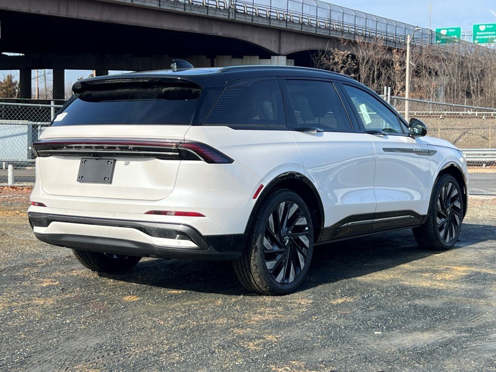 New 2026 Lincoln Nautilus Reserve w/ Jet Appearance Package image 4