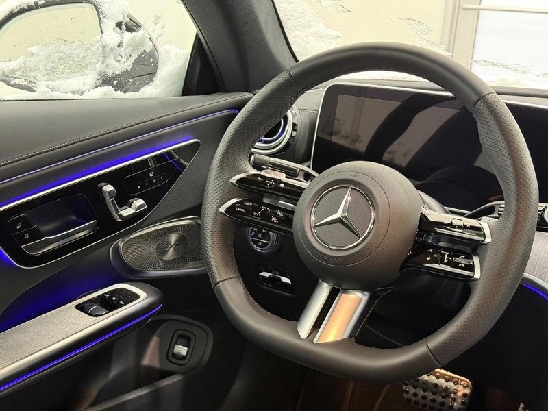 Certified 2025 Mercedes-Benz CLE 300 4MATIC Coupe image 11